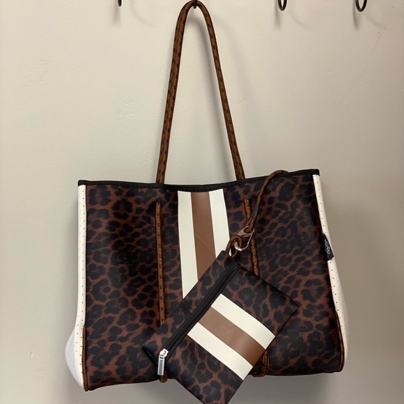 Brand NEW Georgia Neoprene Tote Bag & Clutch~ Brown & Cream Leopard 🧡 - Picture 4 of 12